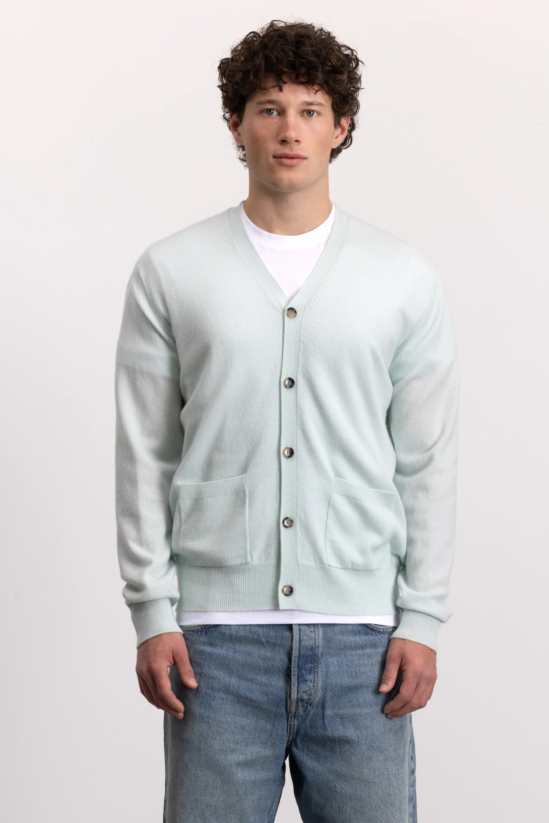 262-37022-30_5 - Allude - 30% Cashmere 70% Wolle Grün Herren Langarm SAPG::262-37022 Spring/Summer 2026 Strickjacke V-Ausschnitt Wolle