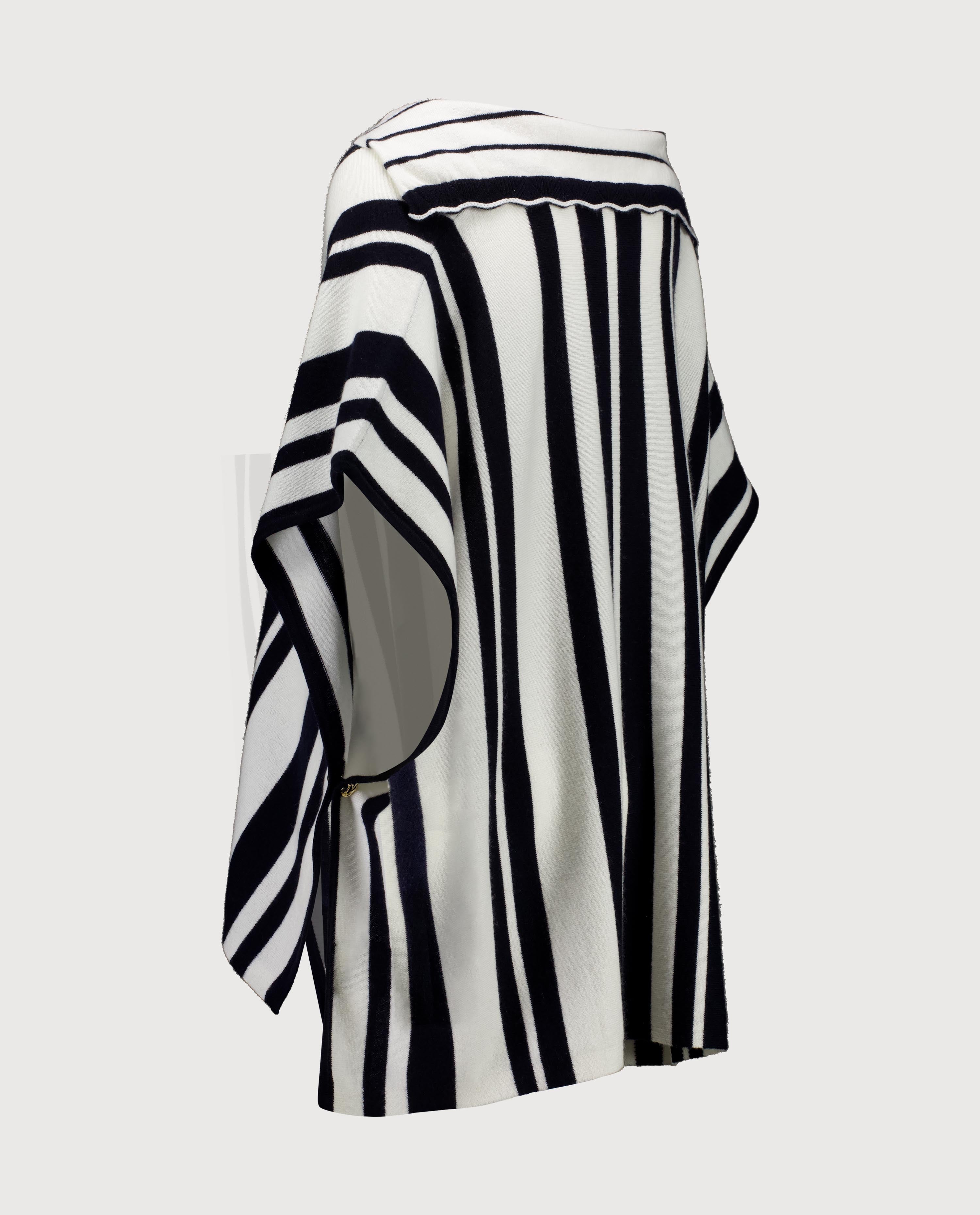 263-20010-1440_3 - Allude - 100% Cashmere Active Capsule Summer 2026 Cashmere Damen Halbarm Navy NEW Poncho SAPG::263-20010 Spring/Summer 2026