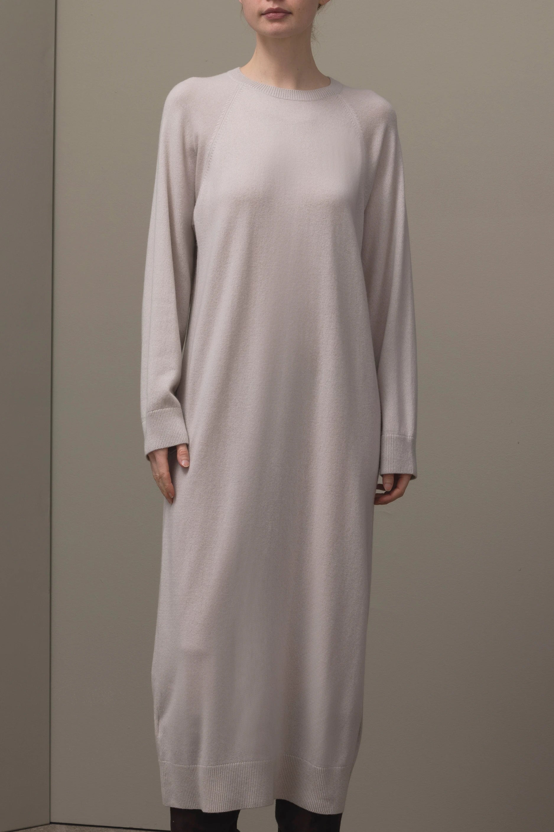 265-17014-43-S_2_0ebacb63-e5bb-46ed-8eb1-890786234a8f - Allude - 30% Cashmere 70% Wolle Active Beige Damen Fall/Winter 2026/2027 Halbarm Kleid NEW Rundhals SAPG::265-17014 Wolle