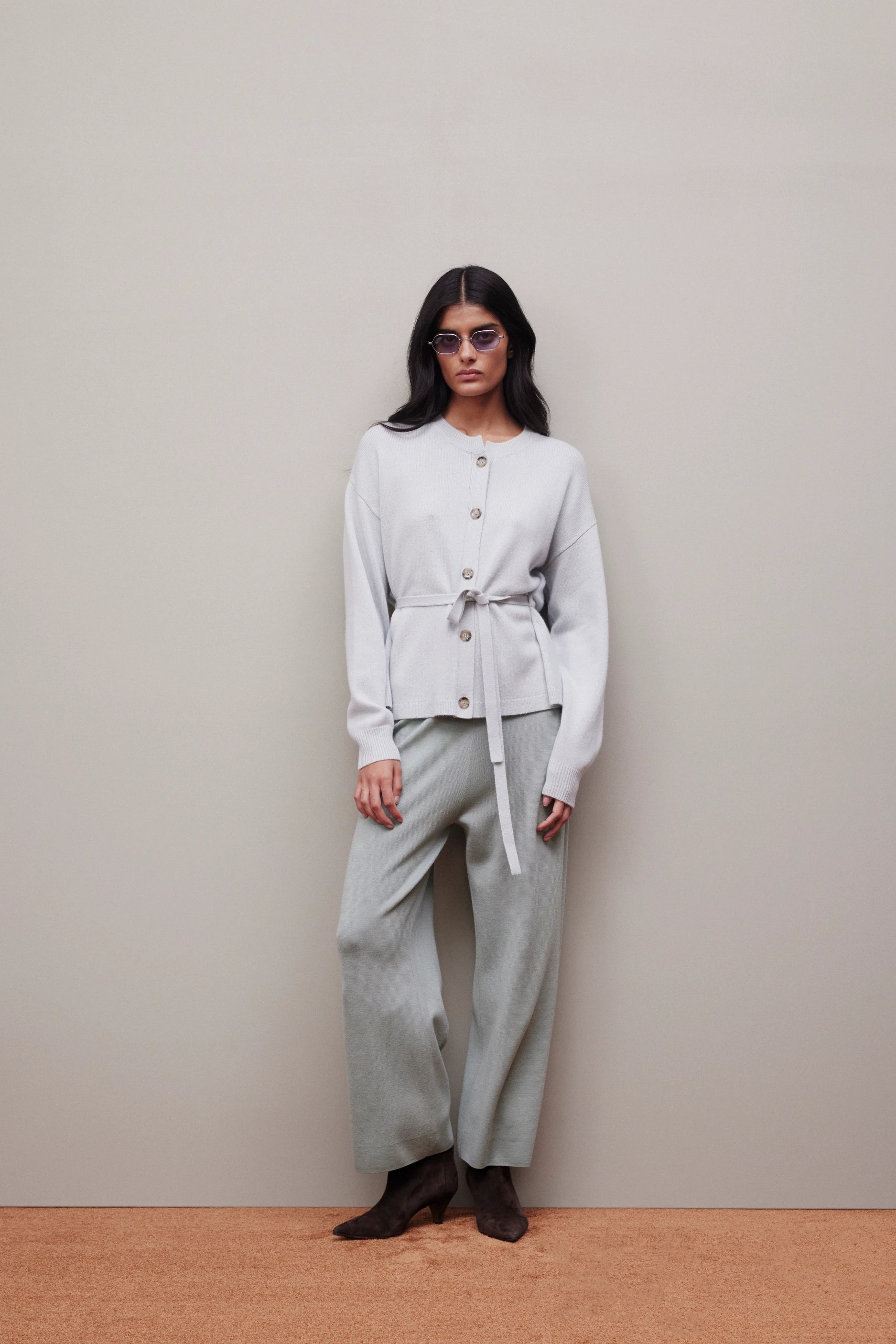 265-17040-30-S_8_a2de727f-f80c-4f6d-8c1a-e2574eb6abc8 - Allude - 30% Cashmere 70% Wolle Active Damen Fall/Winter 2026/2027 Grün Langarm NEW Rundhals SAPG::265-17040 Strickjacke Wolle