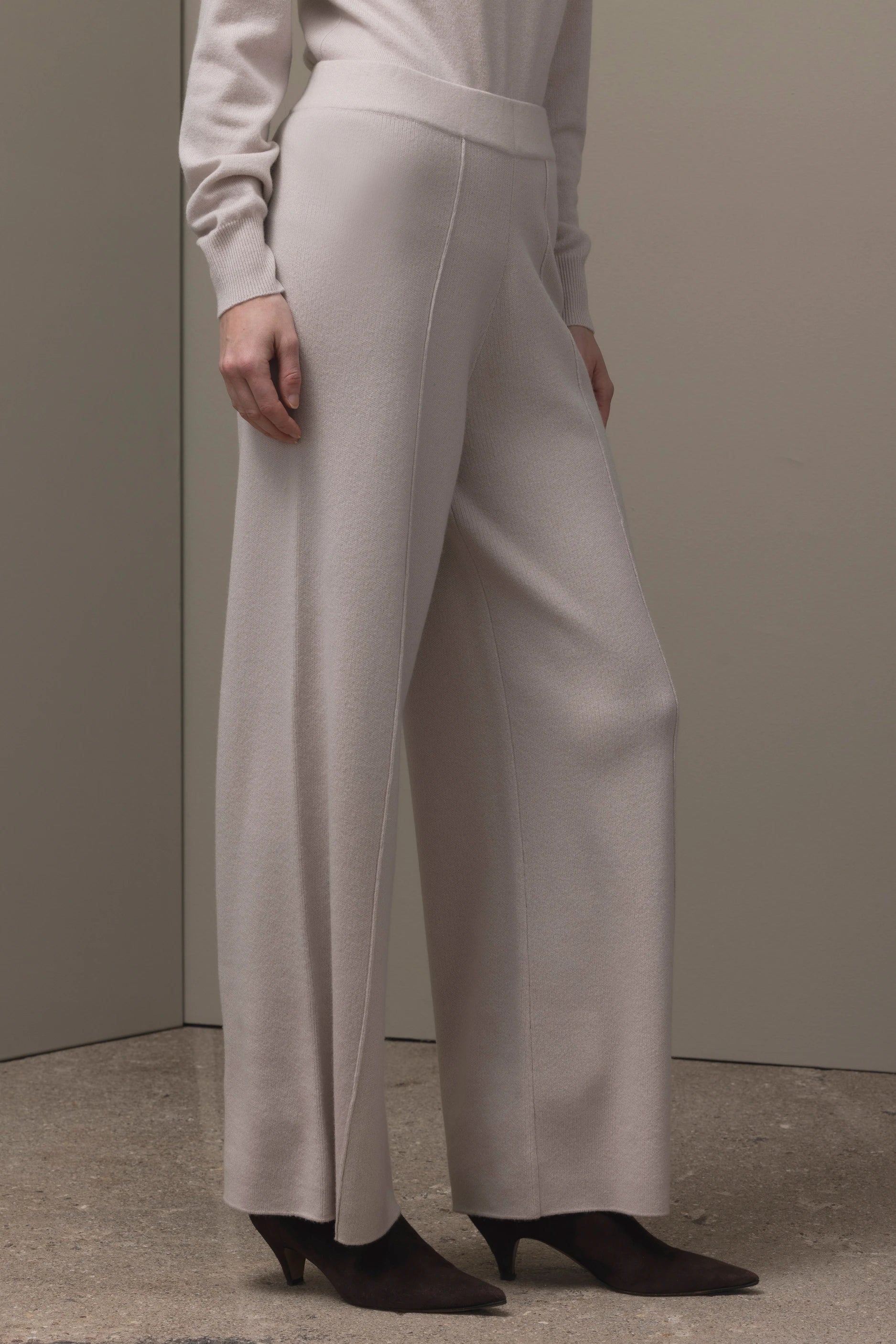 265-17053-43-12 - Allude - 30% Cashmere 70% Wolle Active Damen Fall/Winter 2026/2027 Hose NEW SAPG::265-17053 Schwarz Wolle