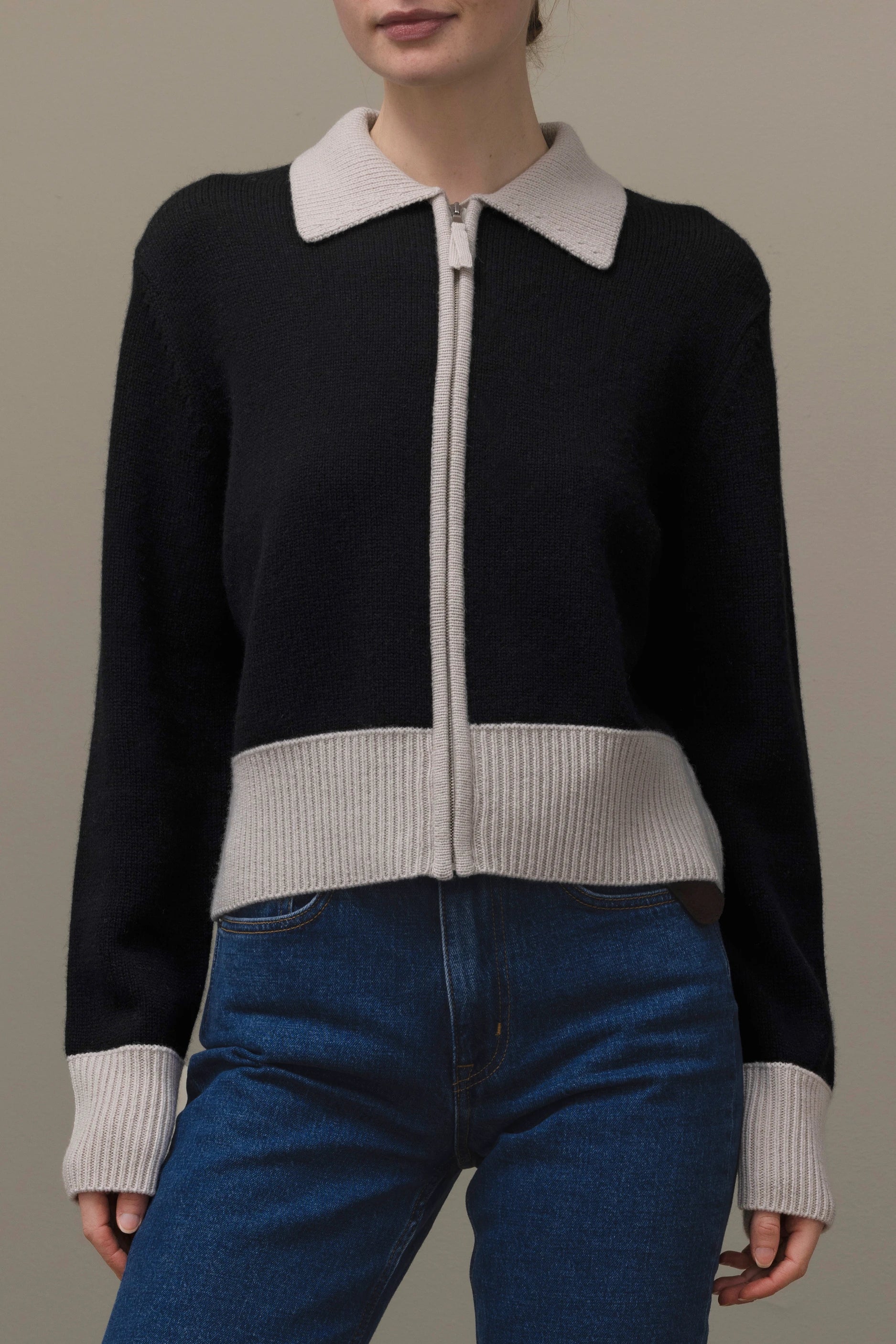 265-17670-9043-S_2_b184363b-b307-4d48-8282-36892caf80b3 - Allude - 30% Cashmere 70% Wolle Active Damen Fall/Winter 2026/2027 Langarm NEW SAPG::265-17670 Schwarz Strickjacke Wolle