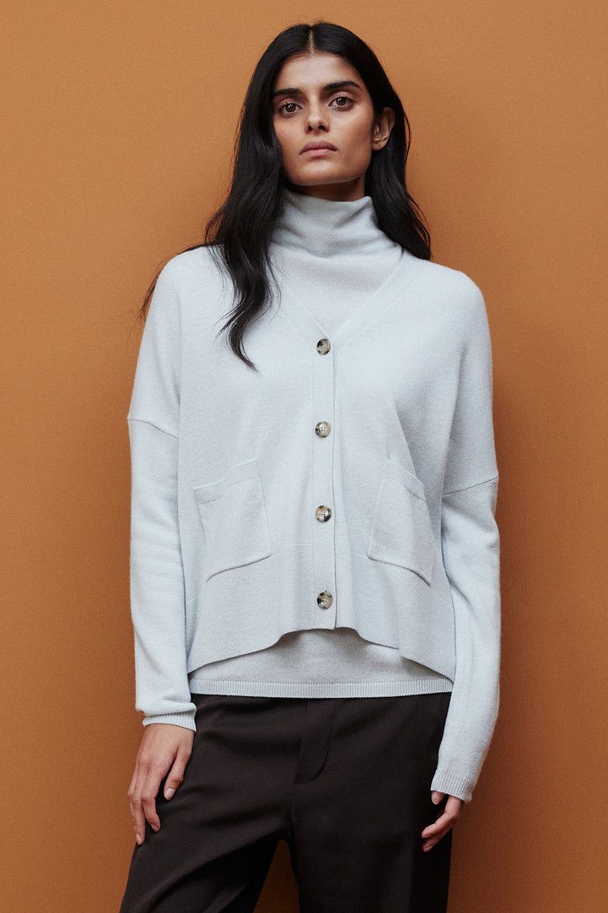 265_17131_30_265_17132_30_265_84006_49_9_1 - Allude - 30% Cashmere 70% Wolle Active Damen Fall/Winter 2026/2027 Grün Langarm NEW SAPG::265-17731 Strickjacke V-Ausschnitt Wolle