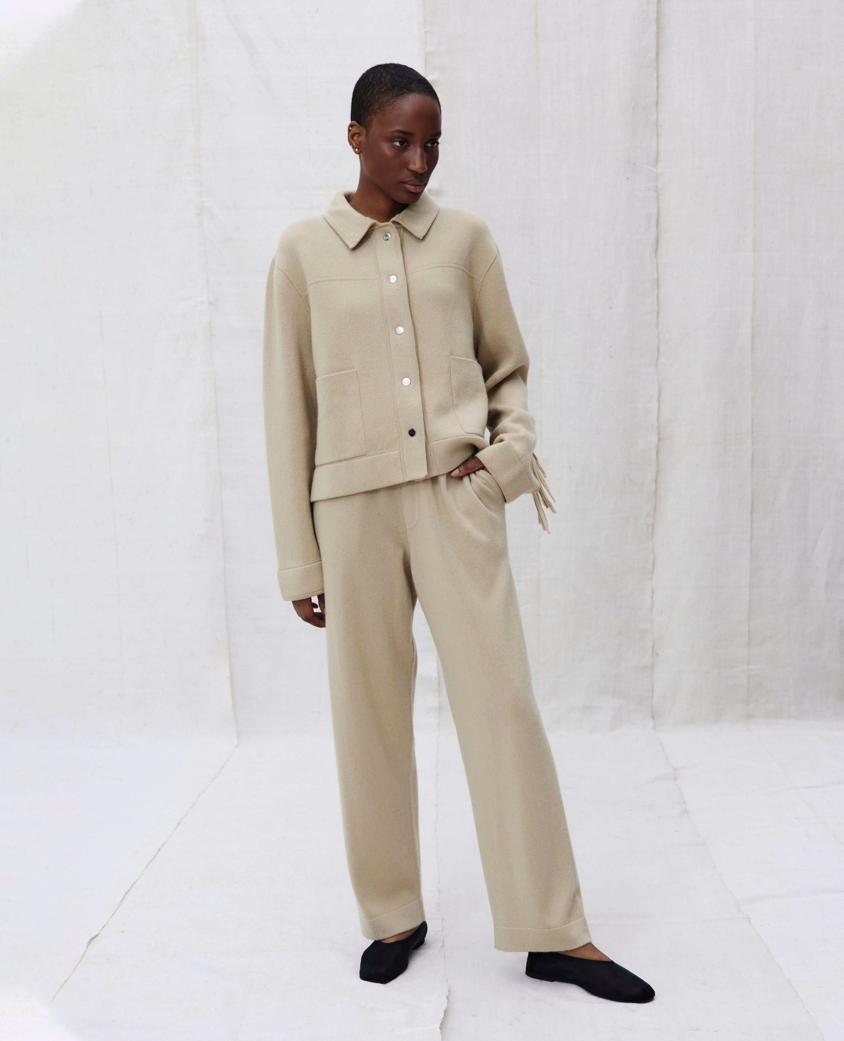 Allude_A8_242_117611_43_191 - Allude - 100% Cashmere All All Summer 2024 Apropos Special Beige Cashmere Feinstrick Gerade Passform Herren Hose SAPG::243-30029