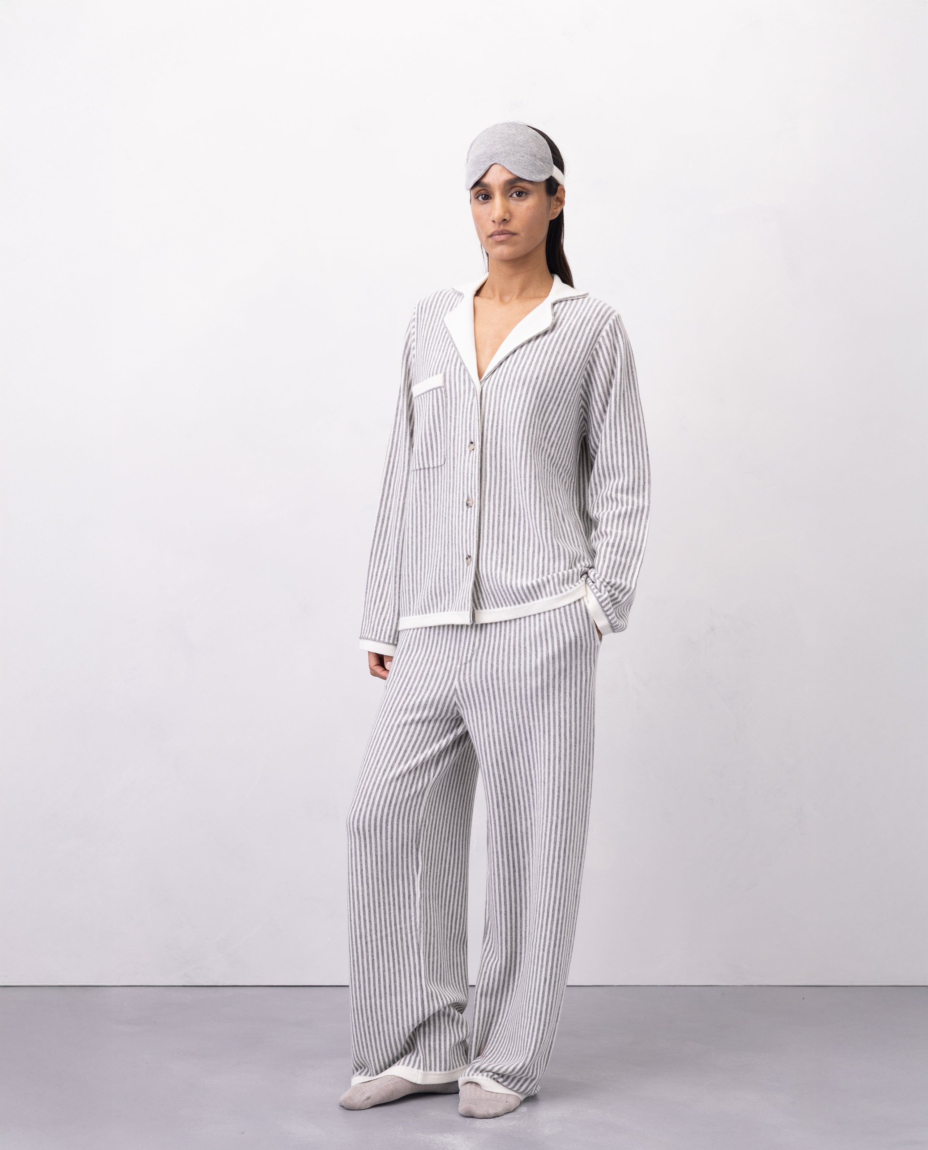 Allude_holiday_256-17750-17751-40-83_0329 - Allude - 30% Cashmere 70% Wolle Damen Fall/Winter 2025/2026 Feinstrick Langarm SAPG::255-17759 Twinset Wolle