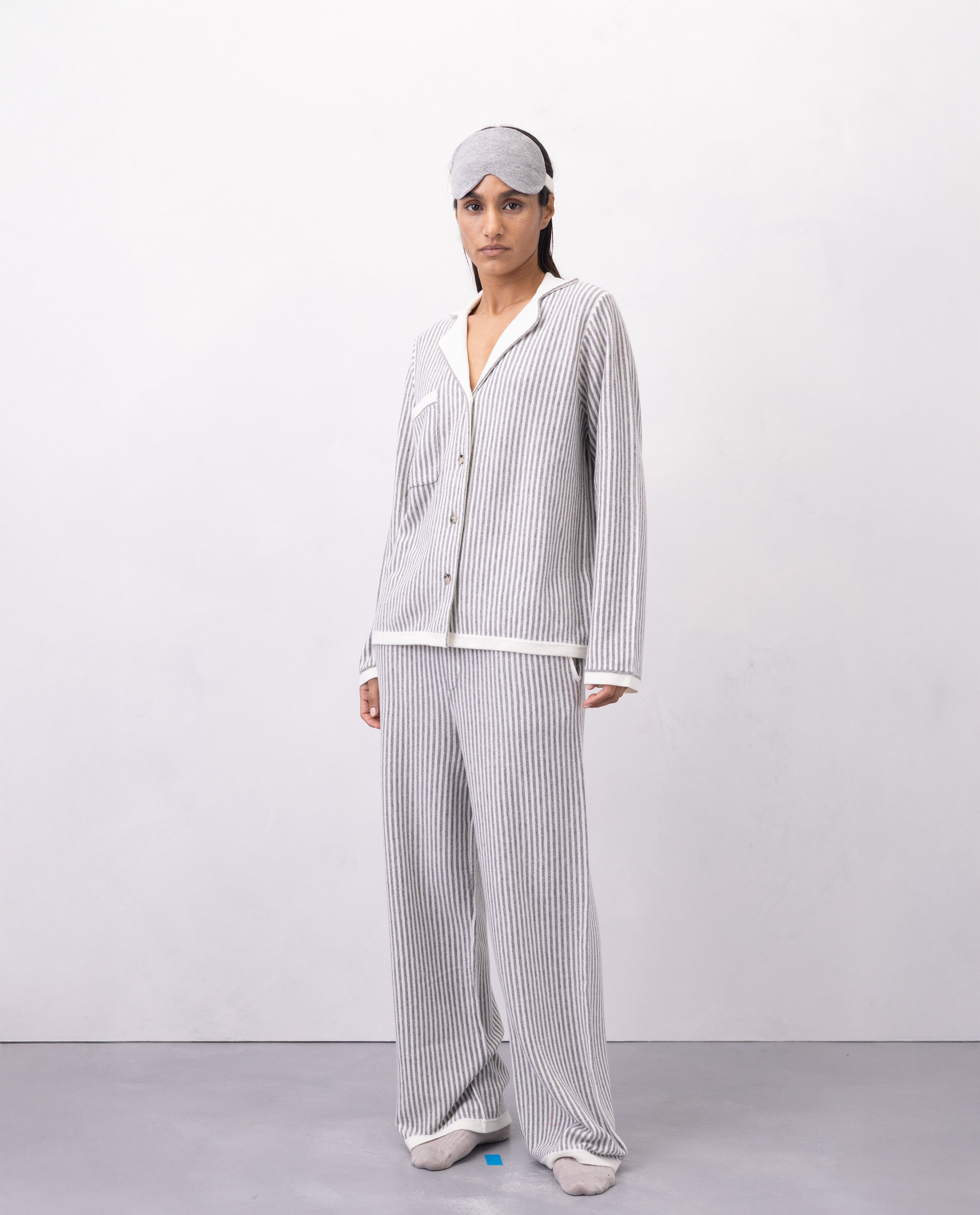 Allude_holiday_256-17750-17751-40-83_0334 - Allude - 30% Cashmere 70% Wolle Damen Fall/Winter 2025/2026 Feinstrick Langarm SAPG::255-17759 Twinset Wolle